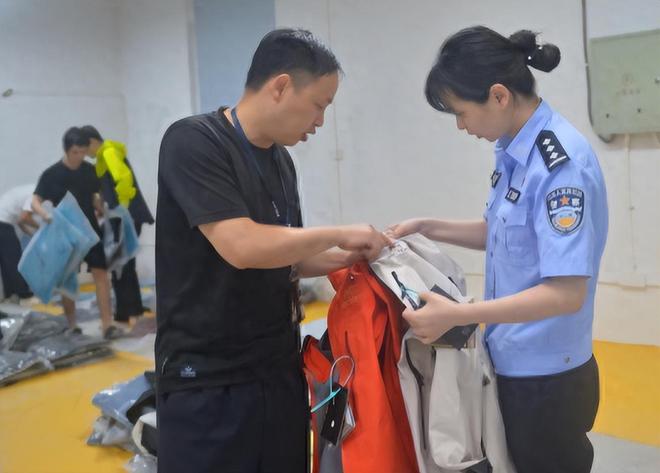 圈里最火爆的“假货”终于被戳破了CQ9电子一年销售超100亿中产(图4)